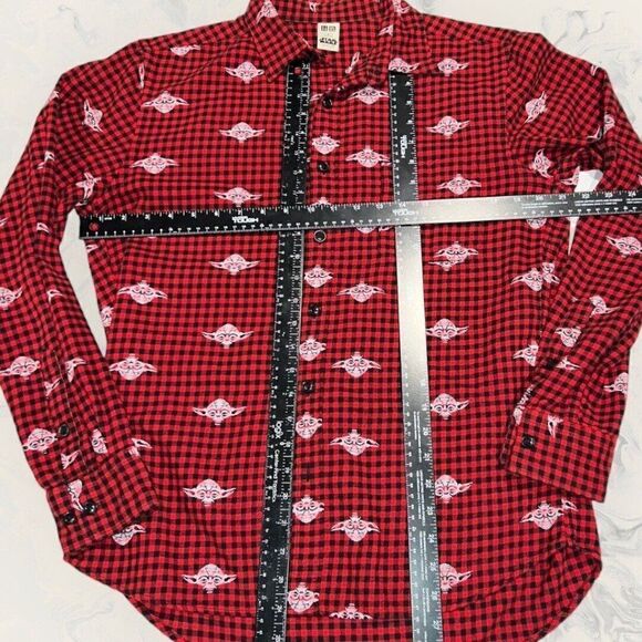 Star Wars Uniqlo Yoda Plaid Flannel Button Down Shirt Men’s Size Medium - Picture 2 of 5